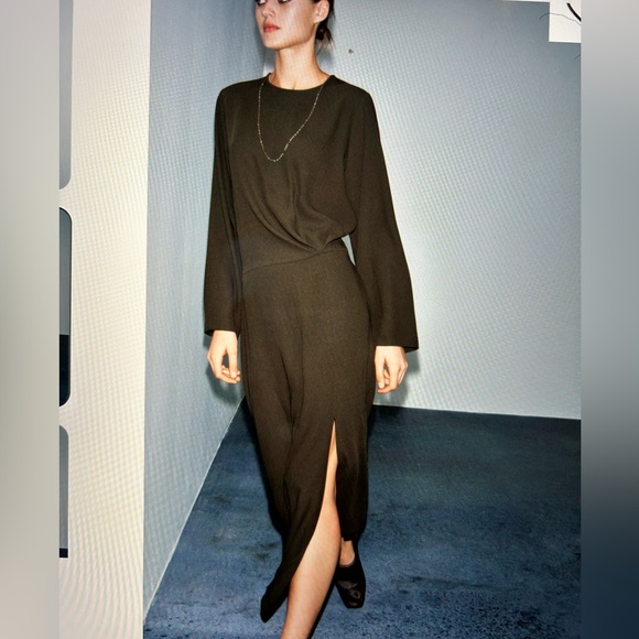 ZW COLLECTION PLEATED MIDI DRESS - Picture 3 of 8